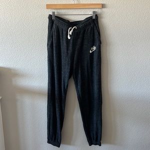 Flawless NIKE jogger pants